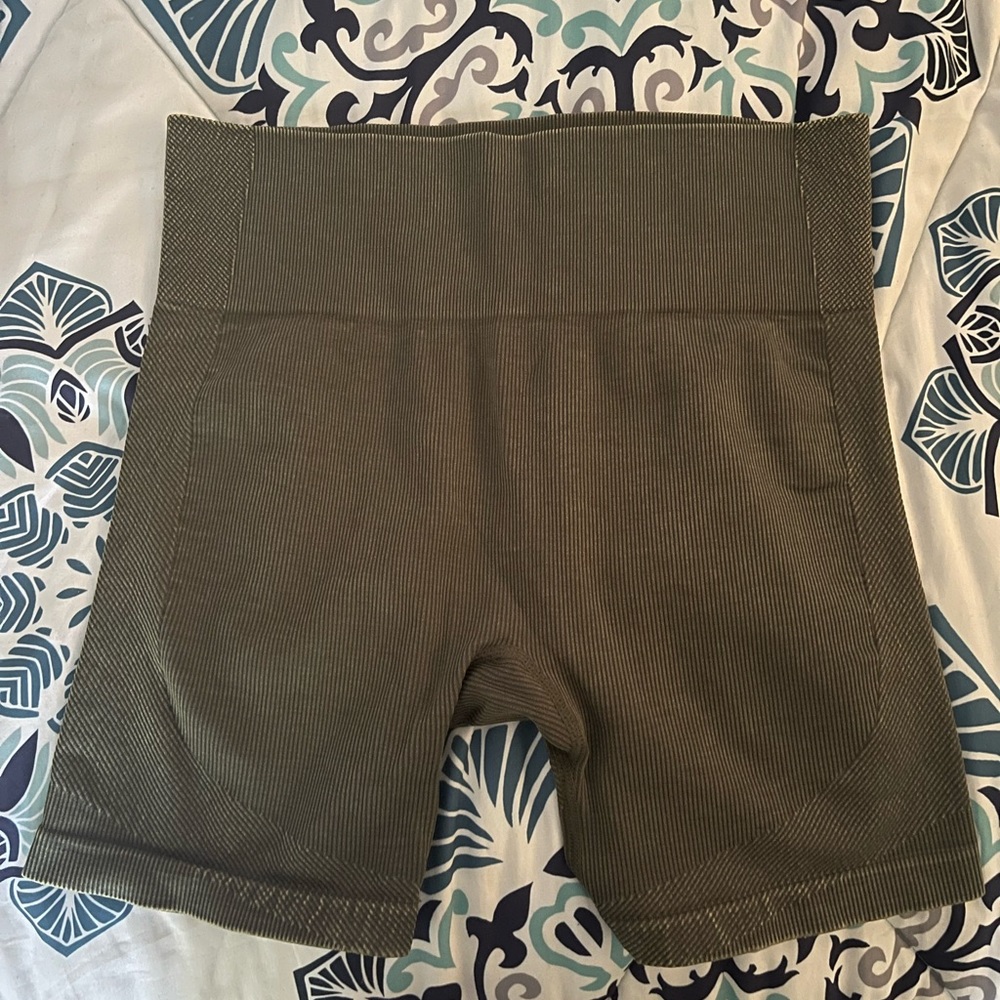 Green Biker Shorts, size L 💚